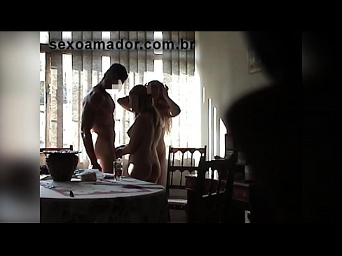 ❤️ Sex-Freunde laden einen riesigen Mann und einen Dreier mit ihm ein ❤ Fucking video bei de.pornpictureshq.ru ❌❤
